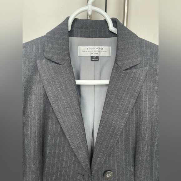 Tahari gray striped suit blazer - Picture 2 of 4
